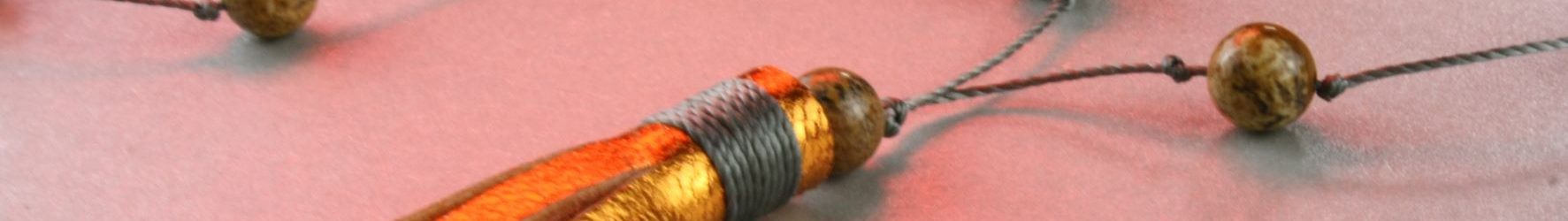 Belső béke képjáspis ásvány nyaklánc – 91 cm, narancssárga rojttal
